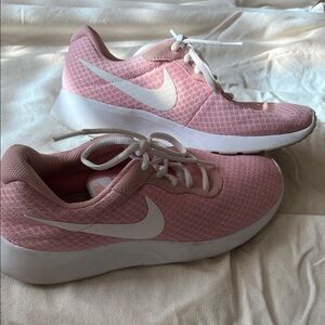 Nike Women's Tanjun Sneakers